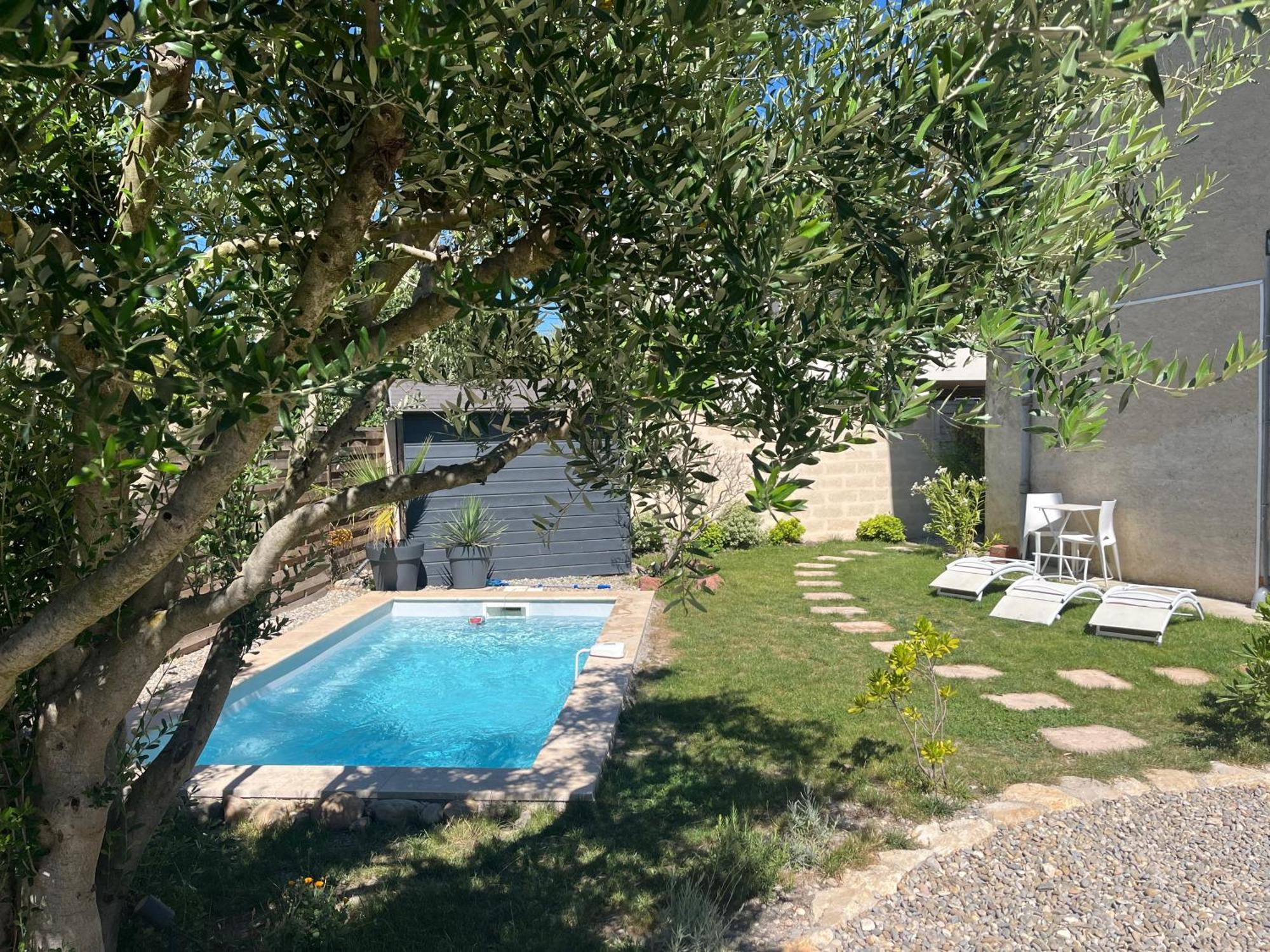 شقة Sasha'Blue-Terrasse Jardin-Park-Clim-Piscine LʼIsle-sur-la-Sorgue المظهر الخارجي الصورة